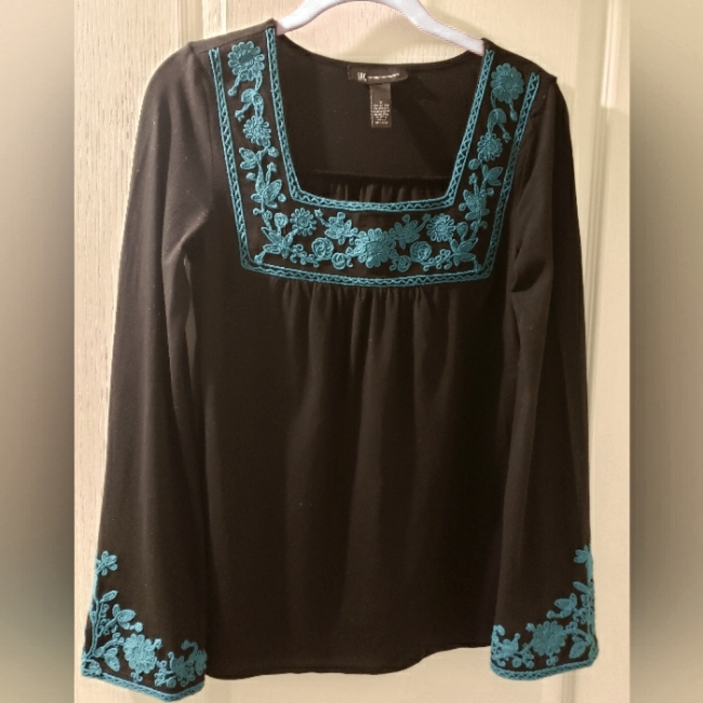 🧡$2/15 I.N.C black long sleeve shirt w/ embroidered turquoise size small